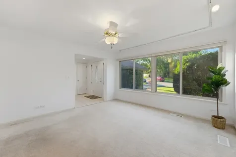499 Carlsbad Trail Roselle IL 60172