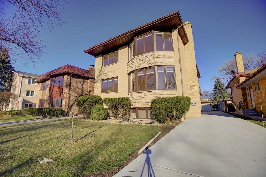 5715 North Cicero Avenue Chicago IL 60646
