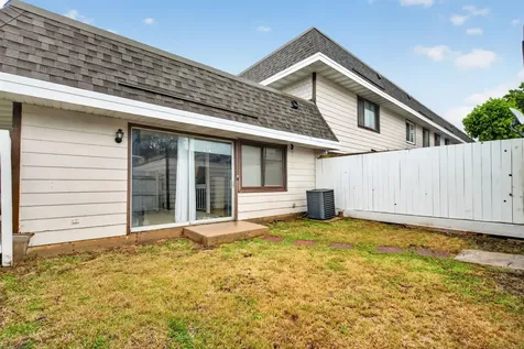 1289 Court E Court Hanover Park IL 60133