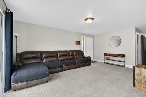 1289 Court E Court Hanover Park IL 60133
