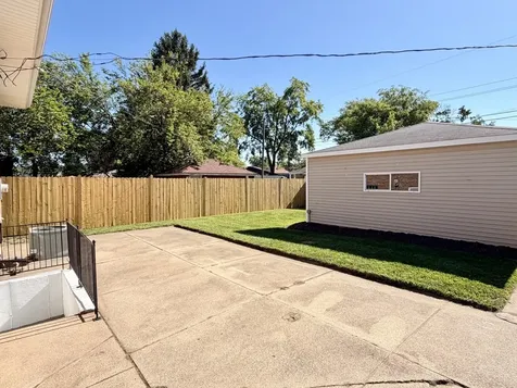 14237 Minerva Avenue Dolton IL 60419