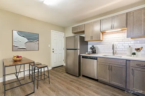 7005 West Gunnison Street Harwood Heights IL 60706