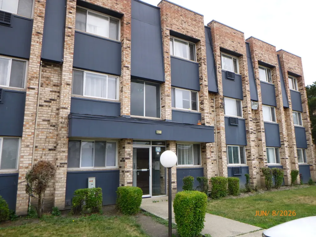 8647 1/2 West Foster Avenue Chicago IL 60656
