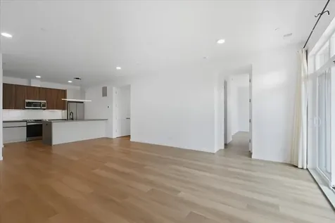 204 South Leavitt Street Chicago IL 60612