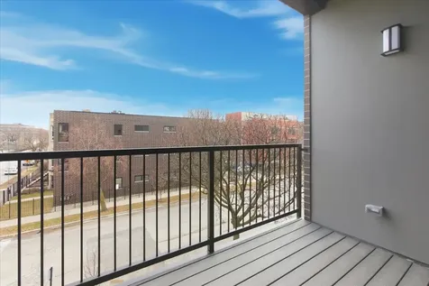 204 South Leavitt Street Chicago IL 60612