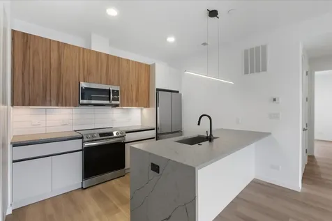 204 South Leavitt Street Chicago IL 60612
