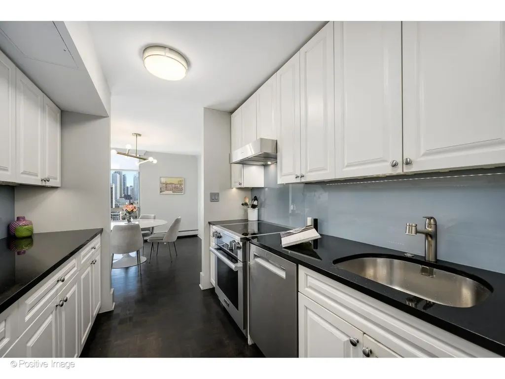 1310 North Ritchie Court Chicago IL 60610