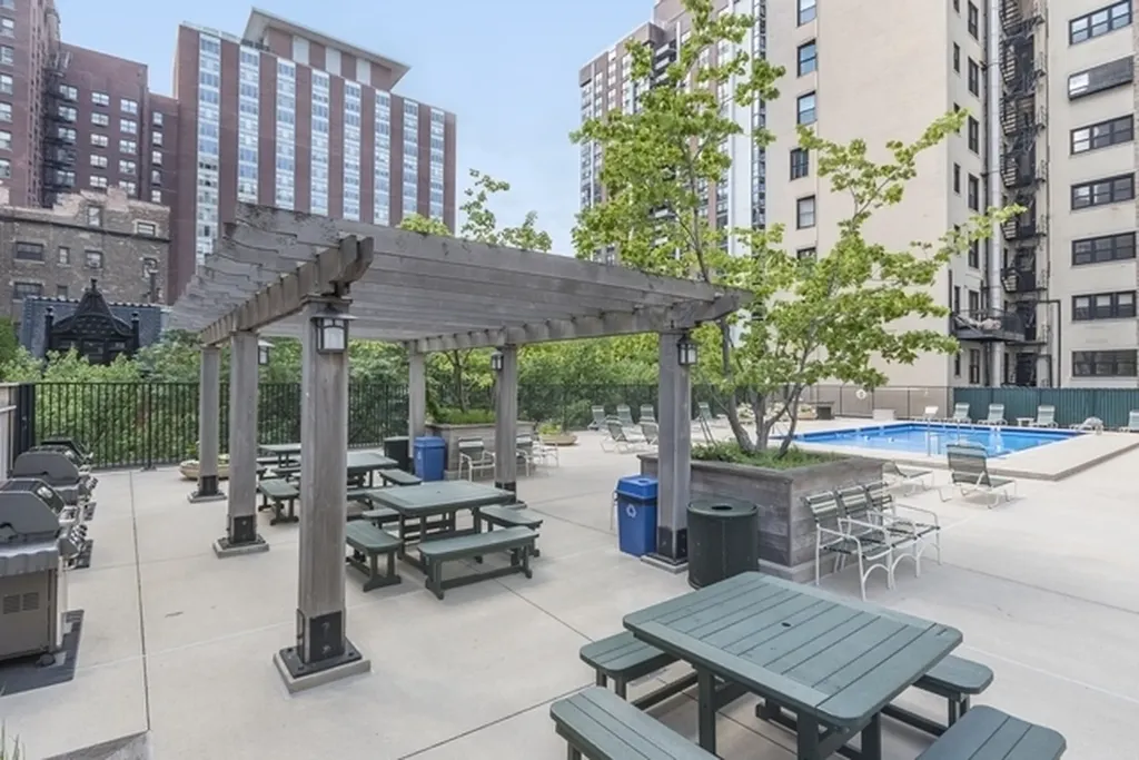 1310 North Ritchie Court Chicago IL 60610