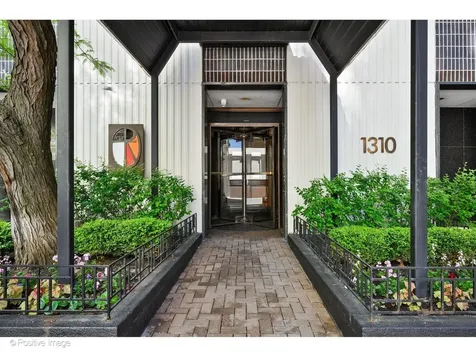 1310 North Ritchie Court Chicago IL 60610