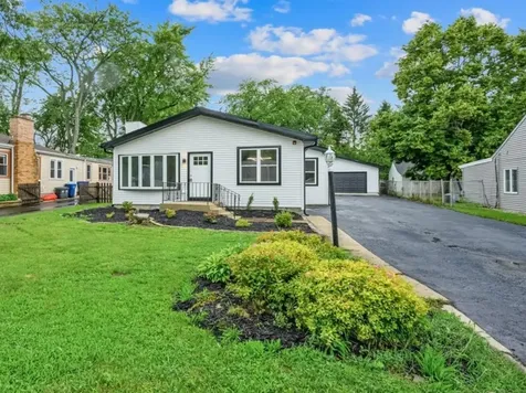 18172 West Twin Lakes Boulevard Grayslake IL 60030