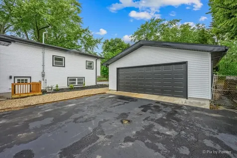 18172 West Twin Lakes Boulevard Grayslake IL 60030