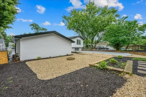 18172 West Twin Lakes Boulevard Grayslake IL 60030