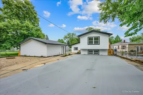 18172 West Twin Lakes Boulevard Grayslake IL 60030