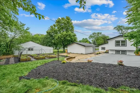 18172 West Twin Lakes Boulevard Grayslake IL 60030