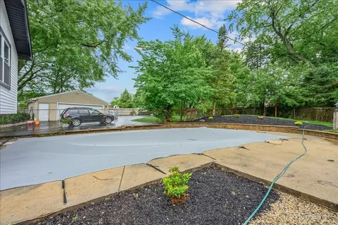 18172 West Twin Lakes Boulevard Grayslake IL 60030