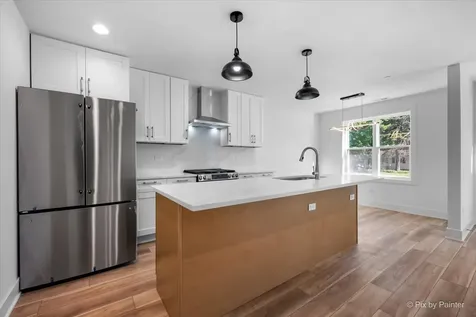 18172 West Twin Lakes Boulevard Grayslake IL 60030