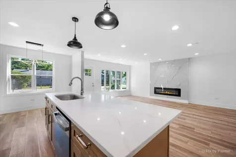 18172 West Twin Lakes Boulevard Grayslake IL 60030