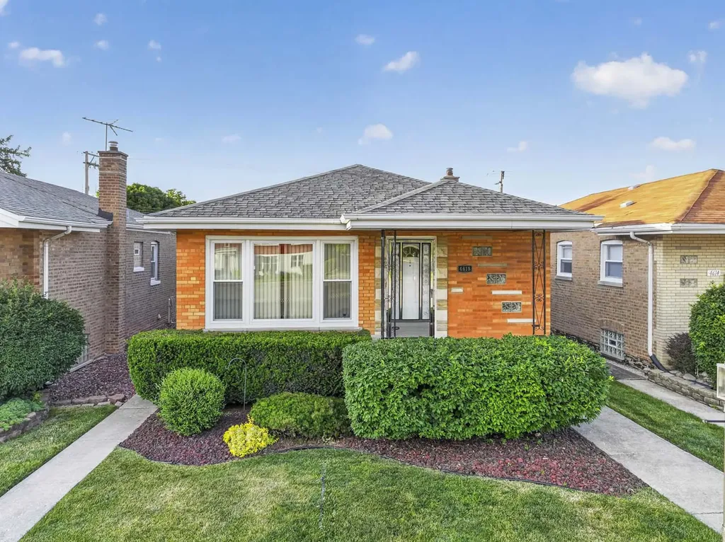4618 West 87th Street Chicago IL 60652