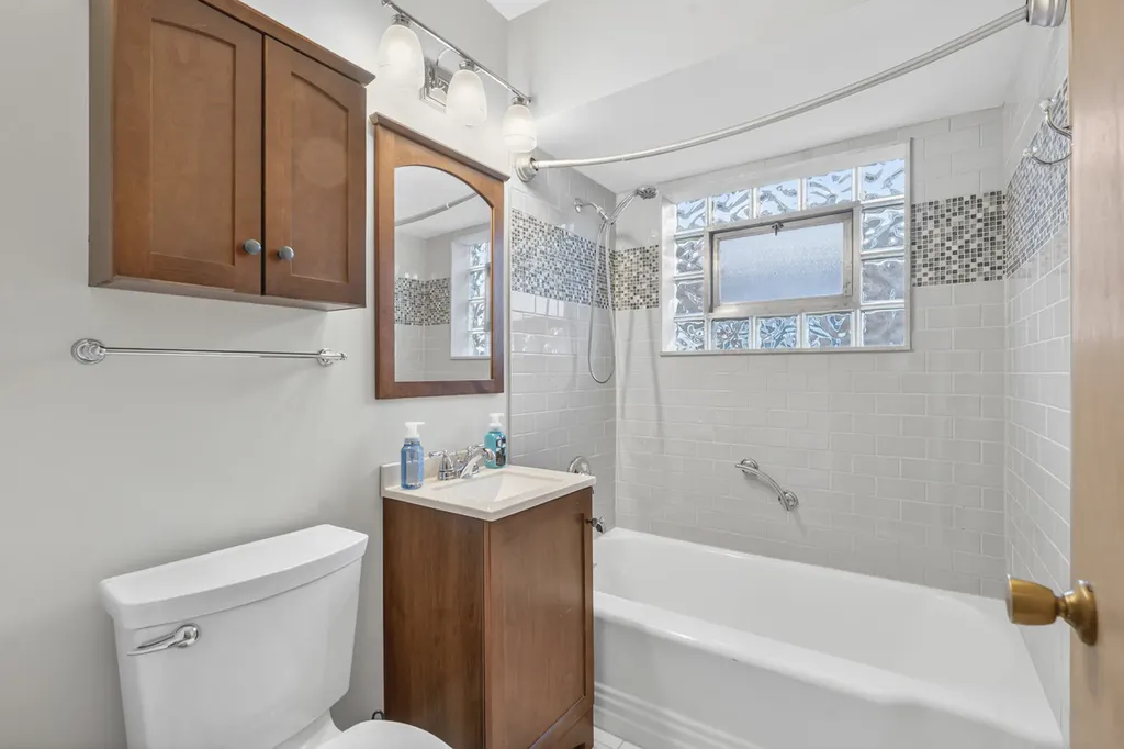4618 West 87th Street Chicago IL 60652