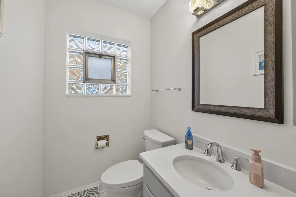 4618 West 87th Street Chicago IL 60652