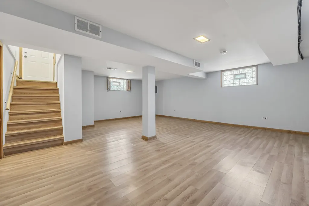 4618 West 87th Street Chicago IL 60652