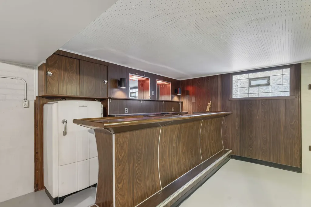 4618 West 87th Street Chicago IL 60652