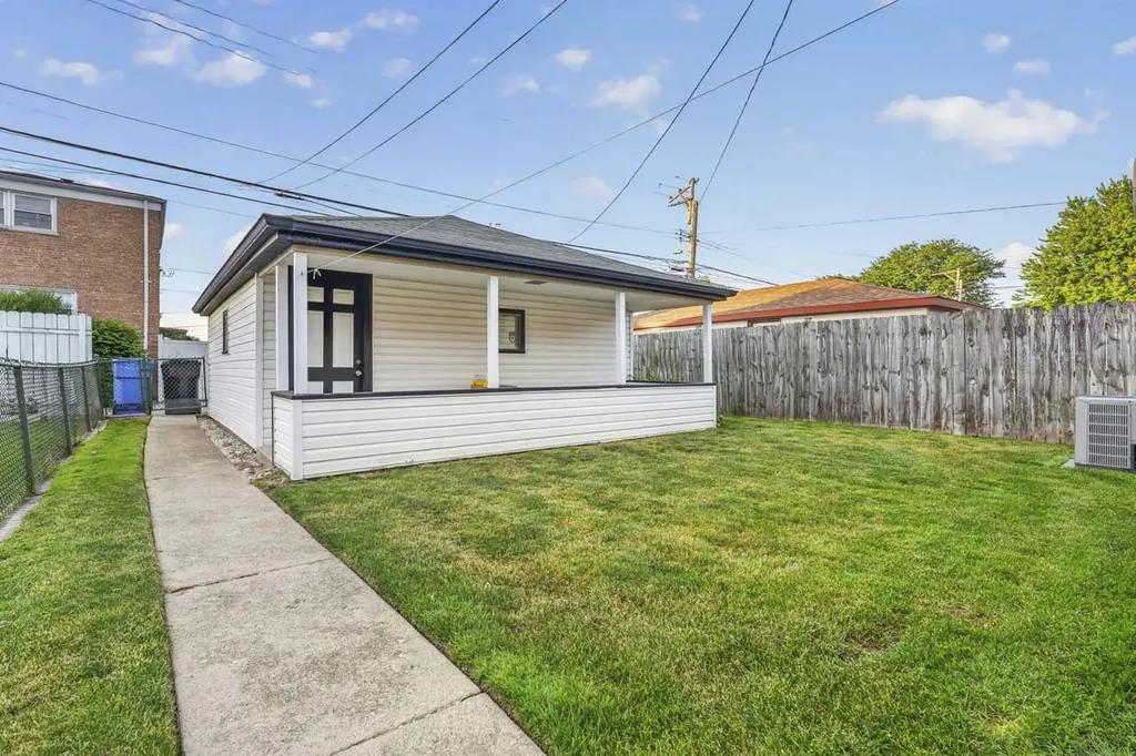 4618 West 87th Street Chicago IL 60652