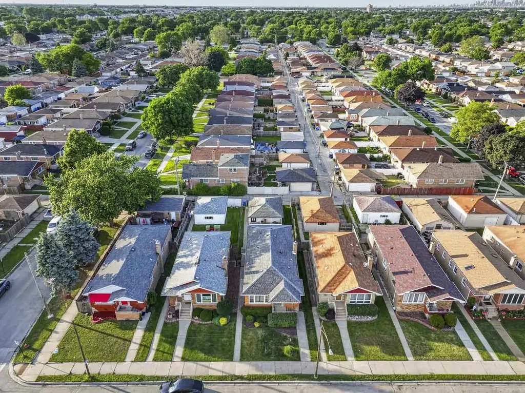 4618 West 87th Street Chicago IL 60652
