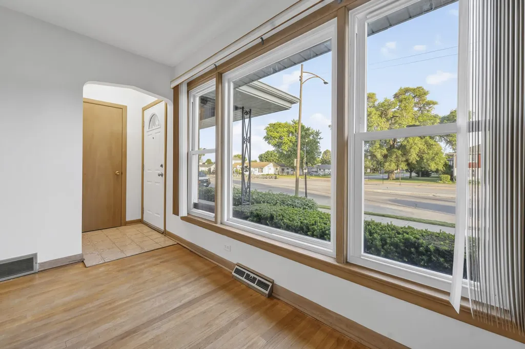 4618 West 87th Street Chicago IL 60652