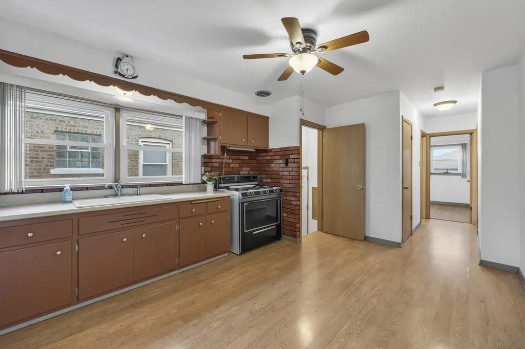 4618 West 87th Street Chicago IL 60652