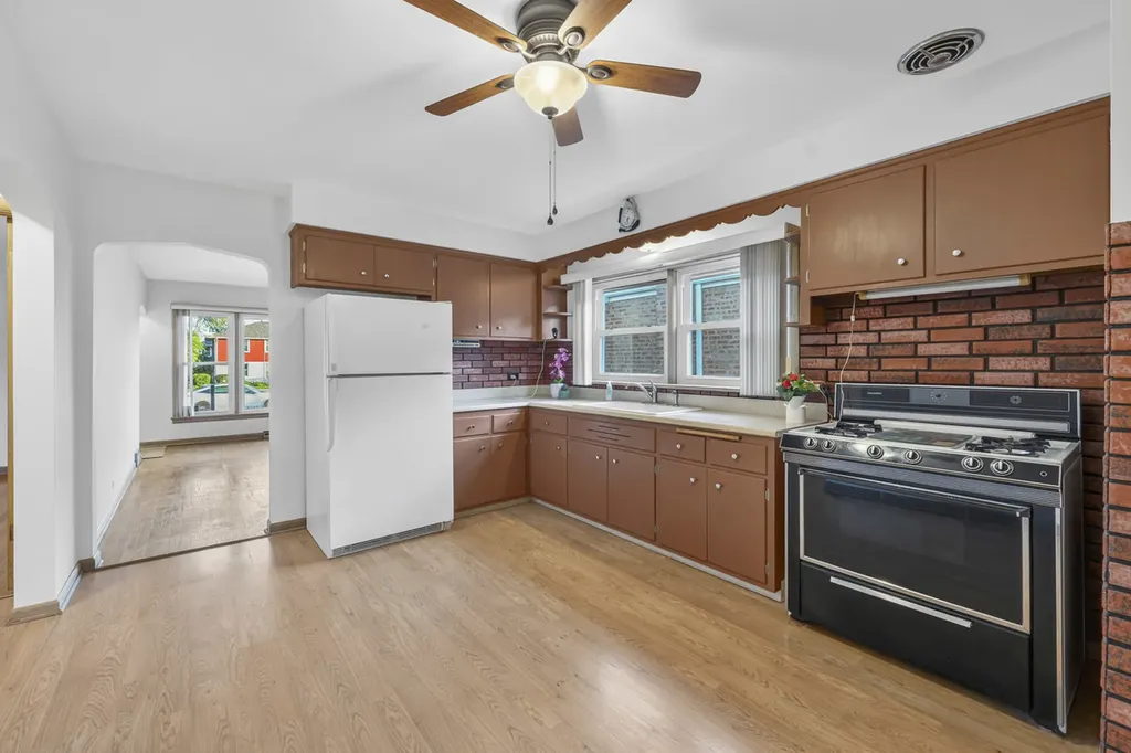 4618 West 87th Street Chicago IL 60652