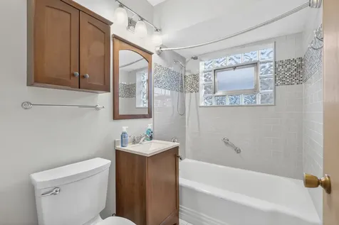 4618 West 87th Street Chicago IL 60652
