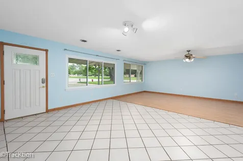 34 Scarsdale Road Montgomery IL 60538