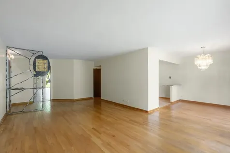 235 Blossom Court Buffalo Grove IL 60089