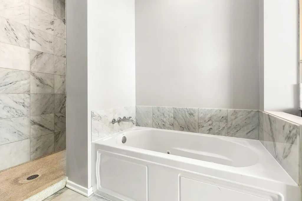 600 North Fairbanks Court Chicago IL 60611