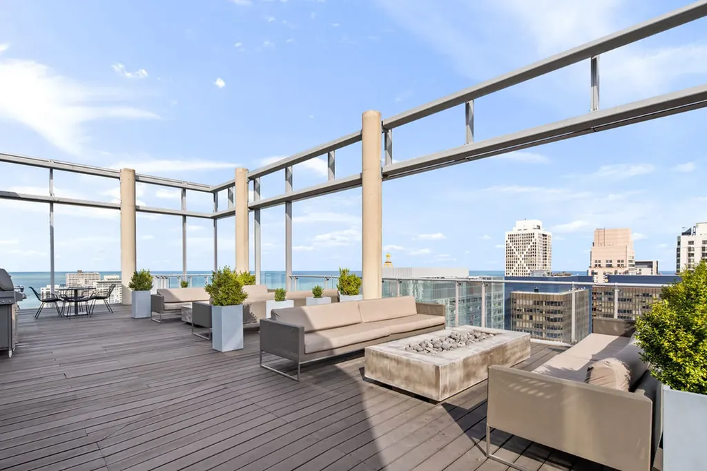 600 North Fairbanks Court Chicago IL 60611