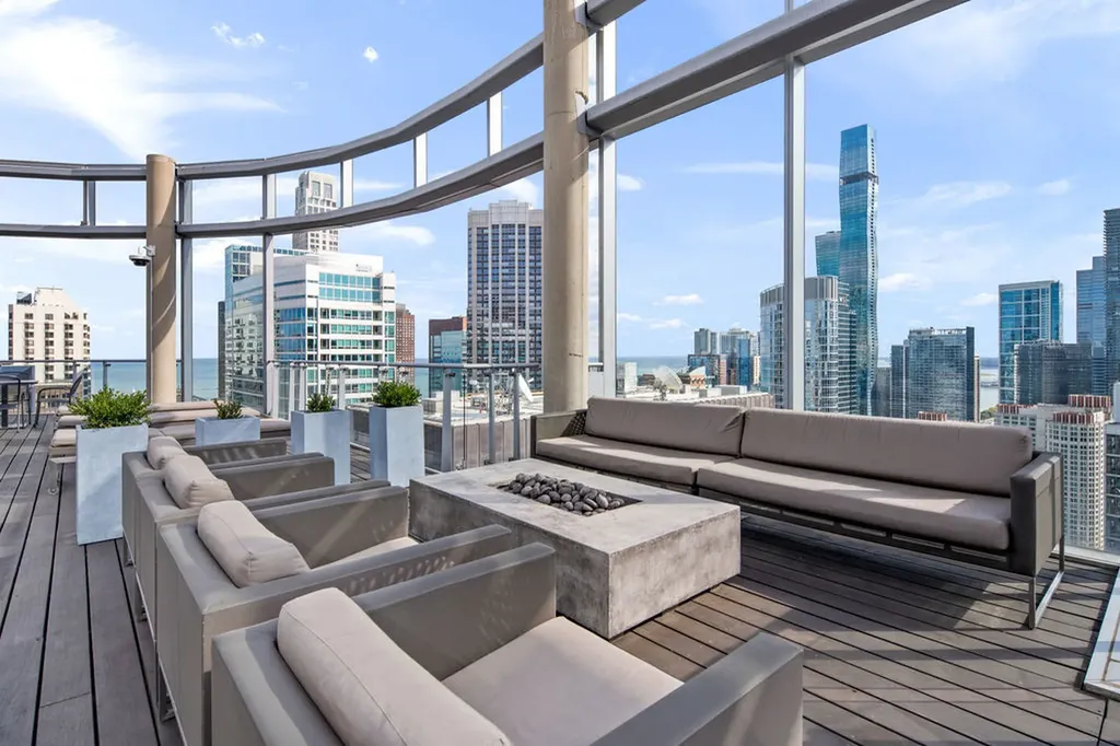 600 North Fairbanks Court Chicago IL 60611