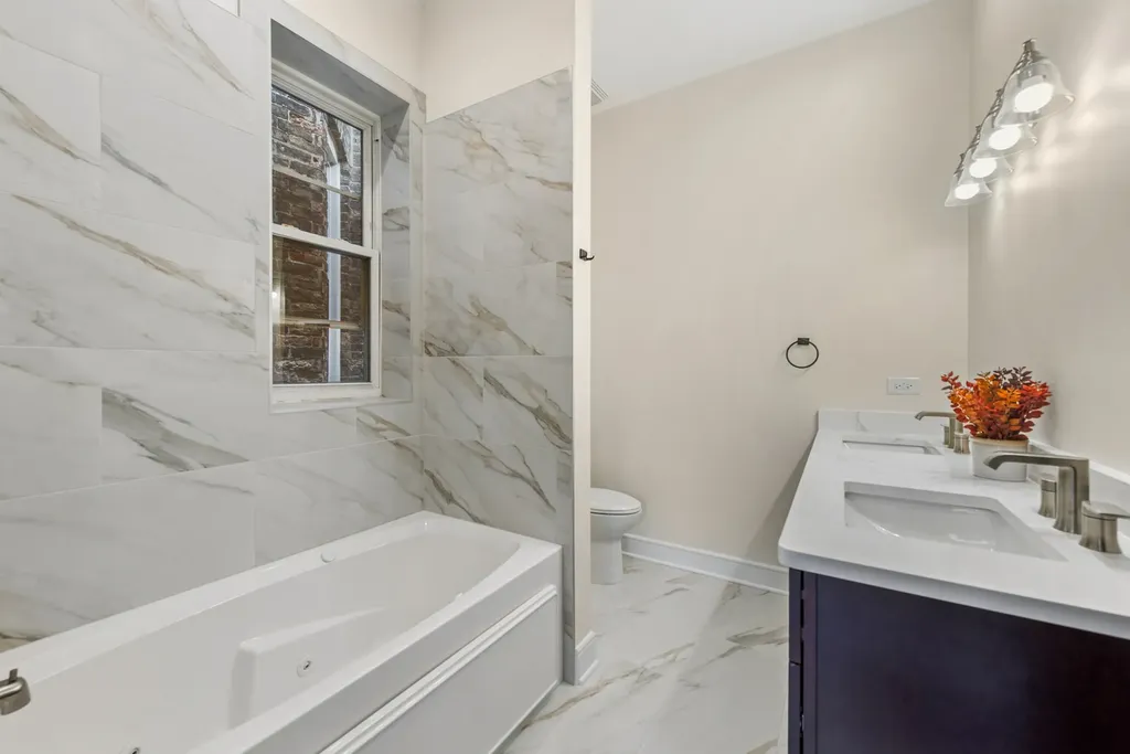 2610 West Evergreen Avenue Chicago IL 60622