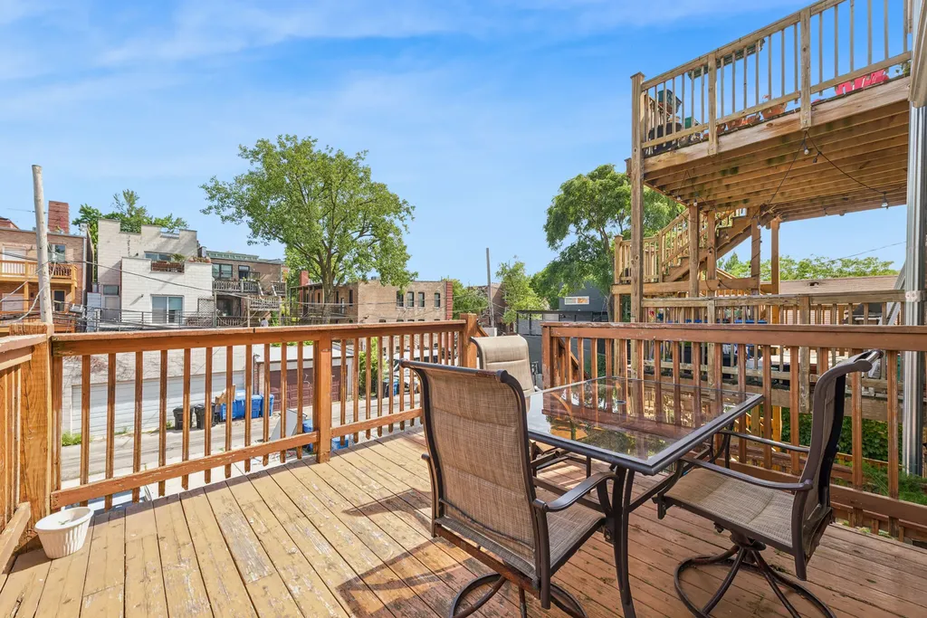 2610 West Evergreen Avenue Chicago IL 60622