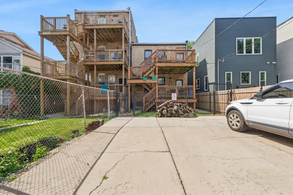 2610 West Evergreen Avenue Chicago IL 60622