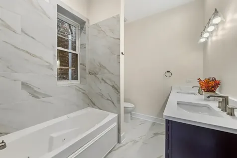 2610 West Evergreen Avenue Chicago IL 60622