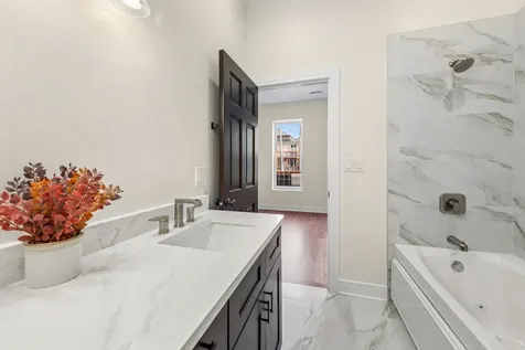 2610 West Evergreen Avenue Chicago IL 60622