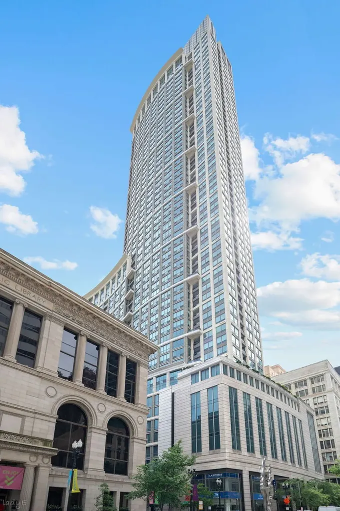 130 North Garland Court Chicago IL 60602