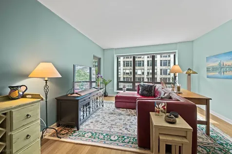 130 North Garland Court Chicago IL 60602