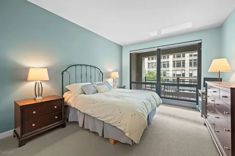 130 North Garland Court Chicago IL 60602
