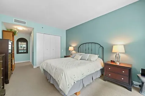 130 North Garland Court Chicago IL 60602