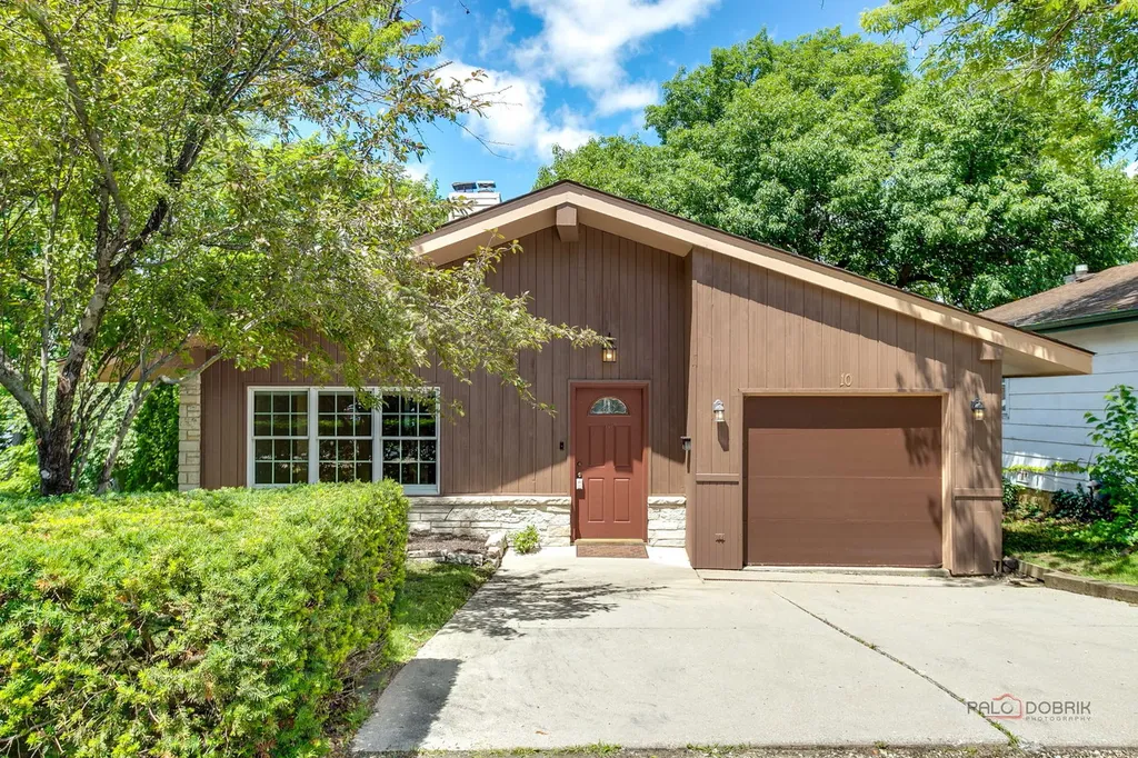 10 East Lake Shore Drive Round Lake Park IL 60073