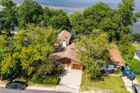 10 East Lake Shore Drive Round Lake Park IL 60073