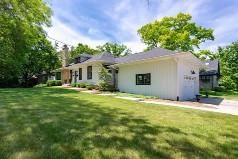 1045 North 5th Avenue St. Charles IL 60174