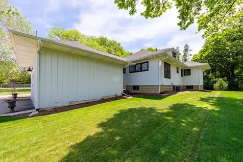 1045 North 5th Avenue St. Charles IL 60174